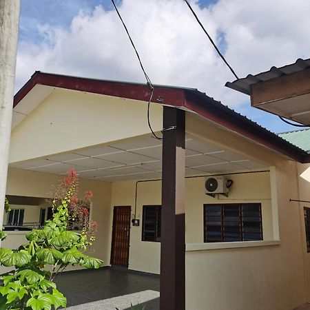 Homestay Che Wan Куантан Екстериор снимка