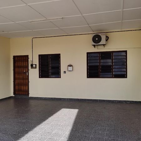 Homestay Che Wan Куантан Екстериор снимка