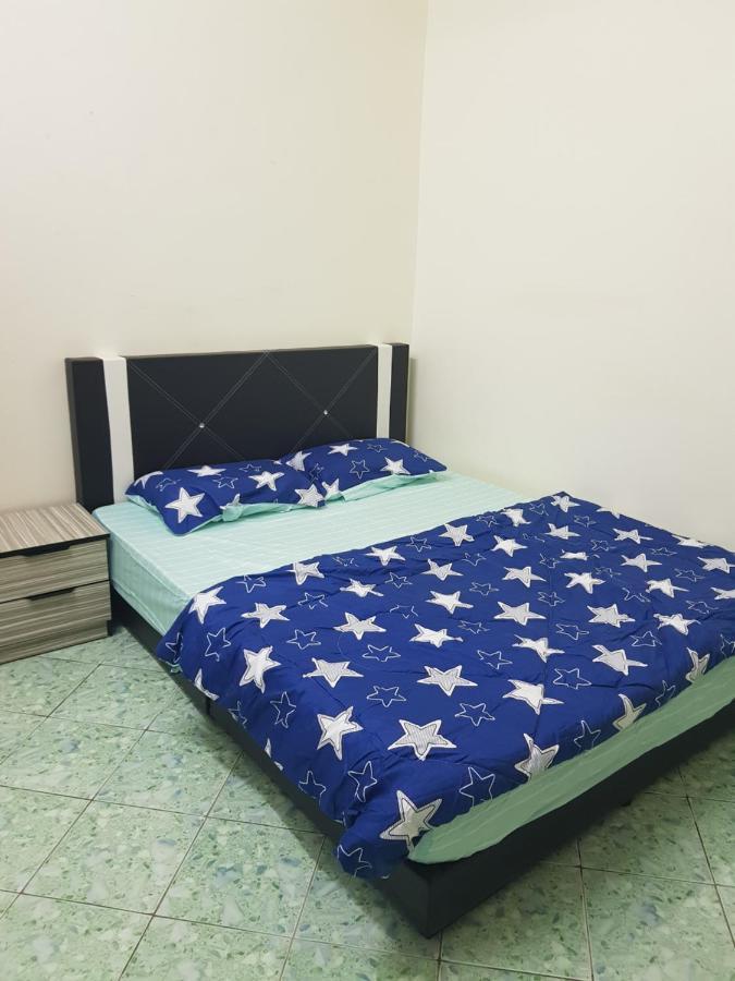 Homestay Che Wan Куантан Екстериор снимка