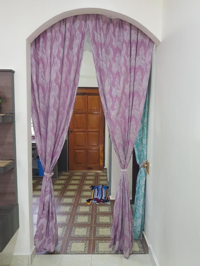 Homestay Che Wan Куантан Екстериор снимка