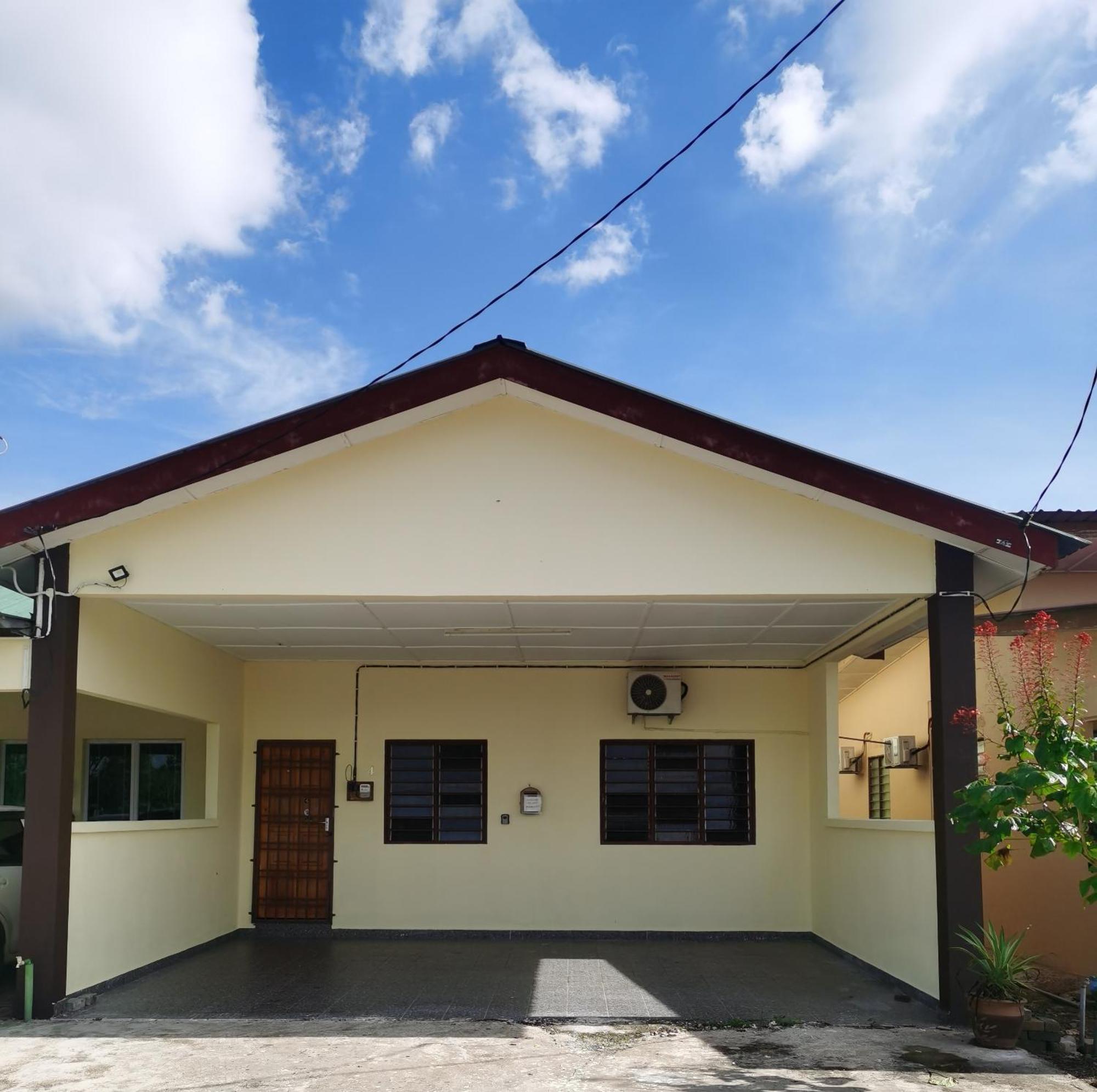 Homestay Che Wan Куантан Екстериор снимка